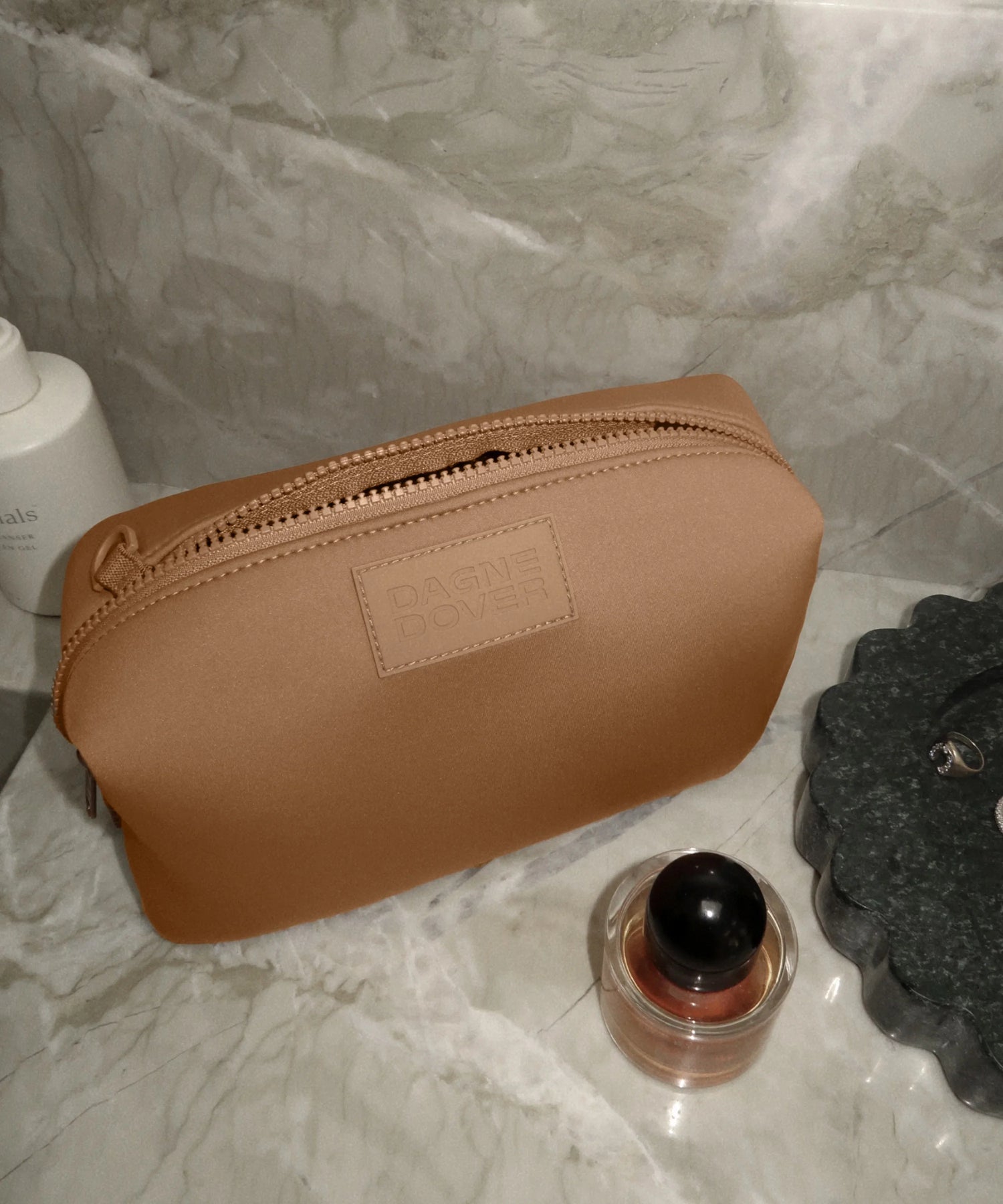 Hunter Toiletry Bag in Camel, Small